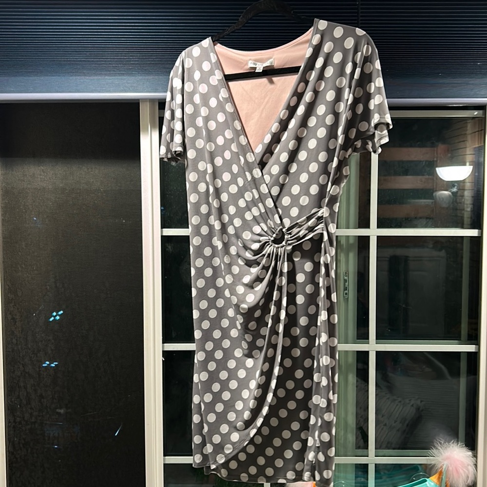 ROBBIE BEE WOMEN'S POLKA DOT FAUX WRAP DRESS GRAY
